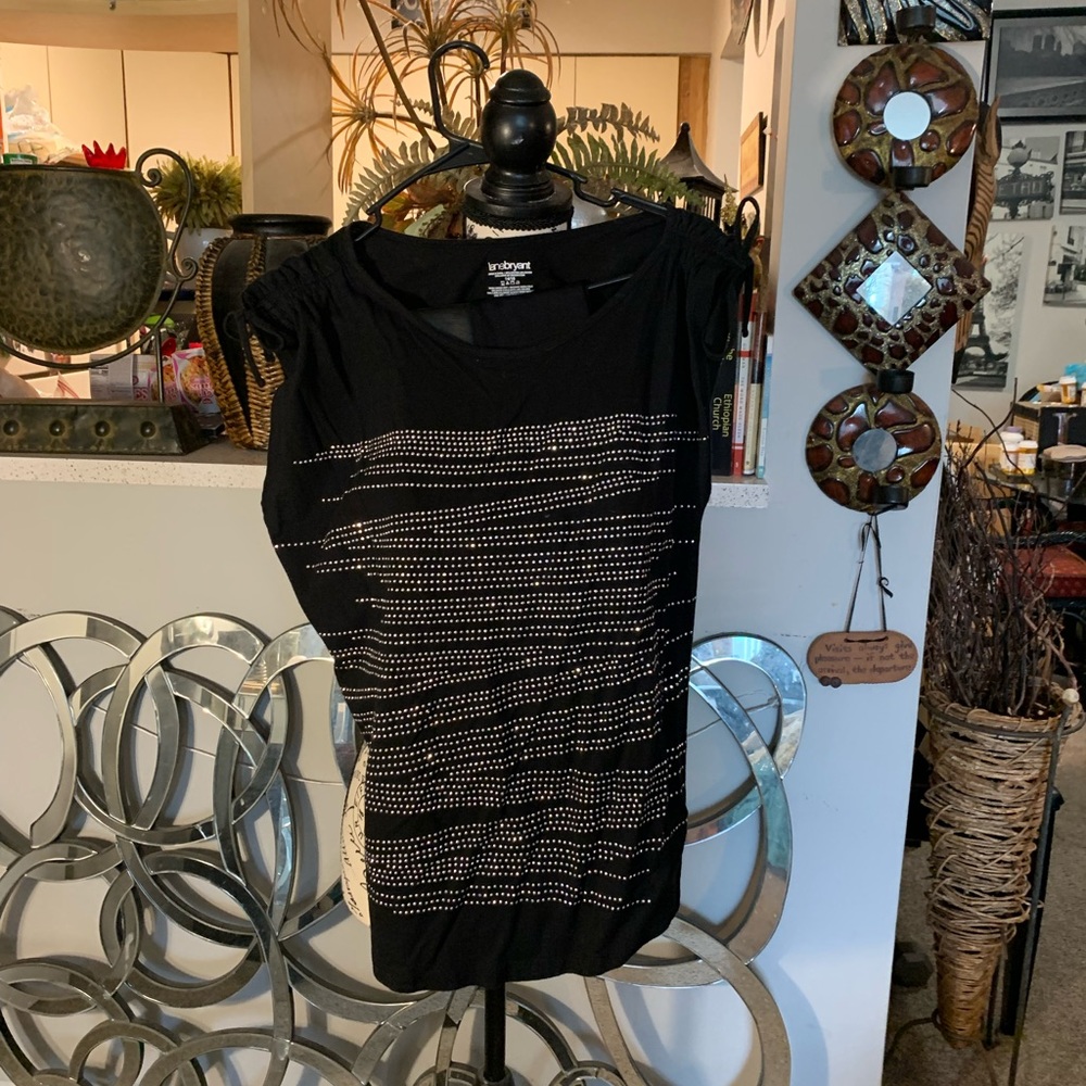 LANE BRYANT TOP POWERFUL RHINESTONES BLACK TOP. BLACK LEATHER LIKE JELLINGS.